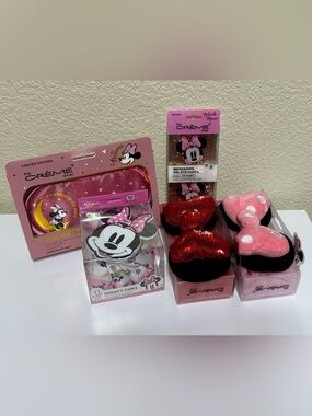 NEW✨ The Crème Shop Disney Minnie Mouse Gift Bundle Lot of 5 Spa Beauty Items 💕